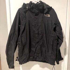 Men’s The North Face technical rain coat - M